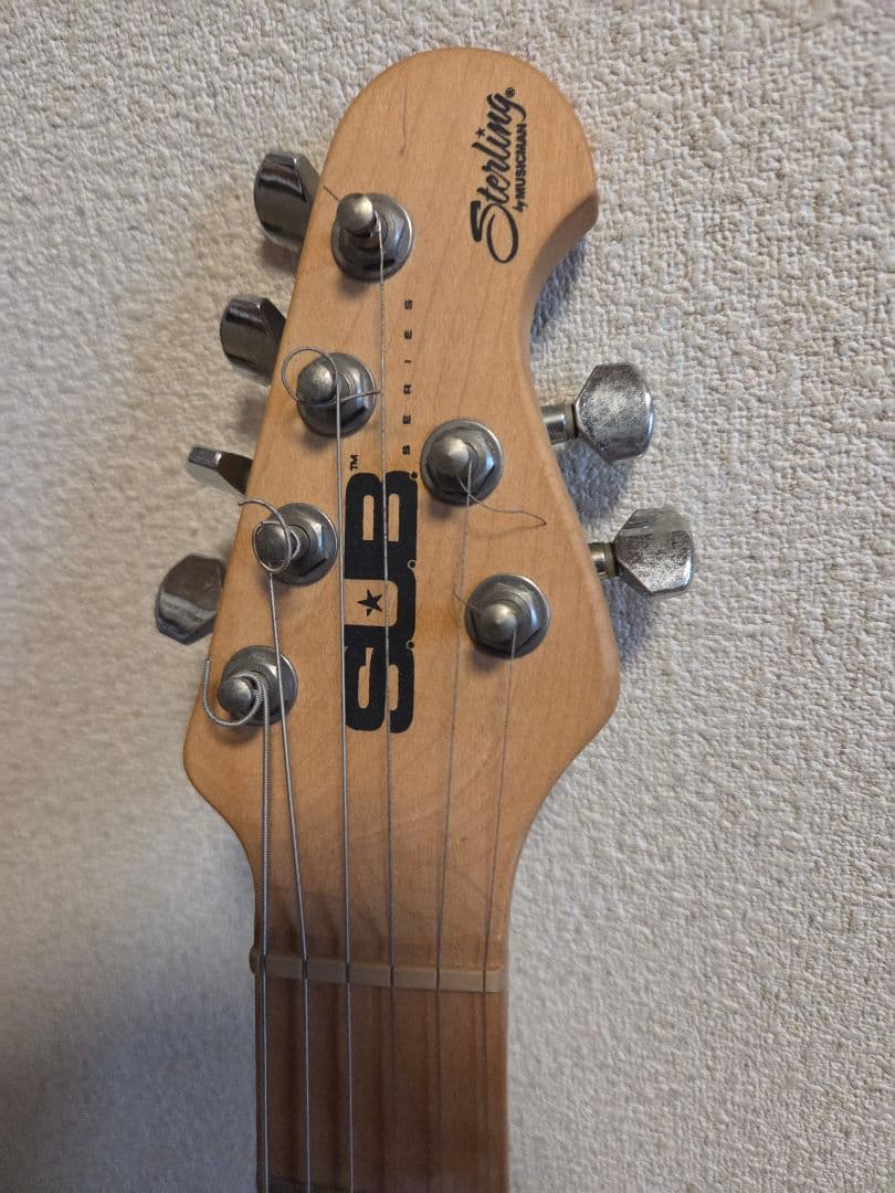 Sterling by Music Man silo3 黒