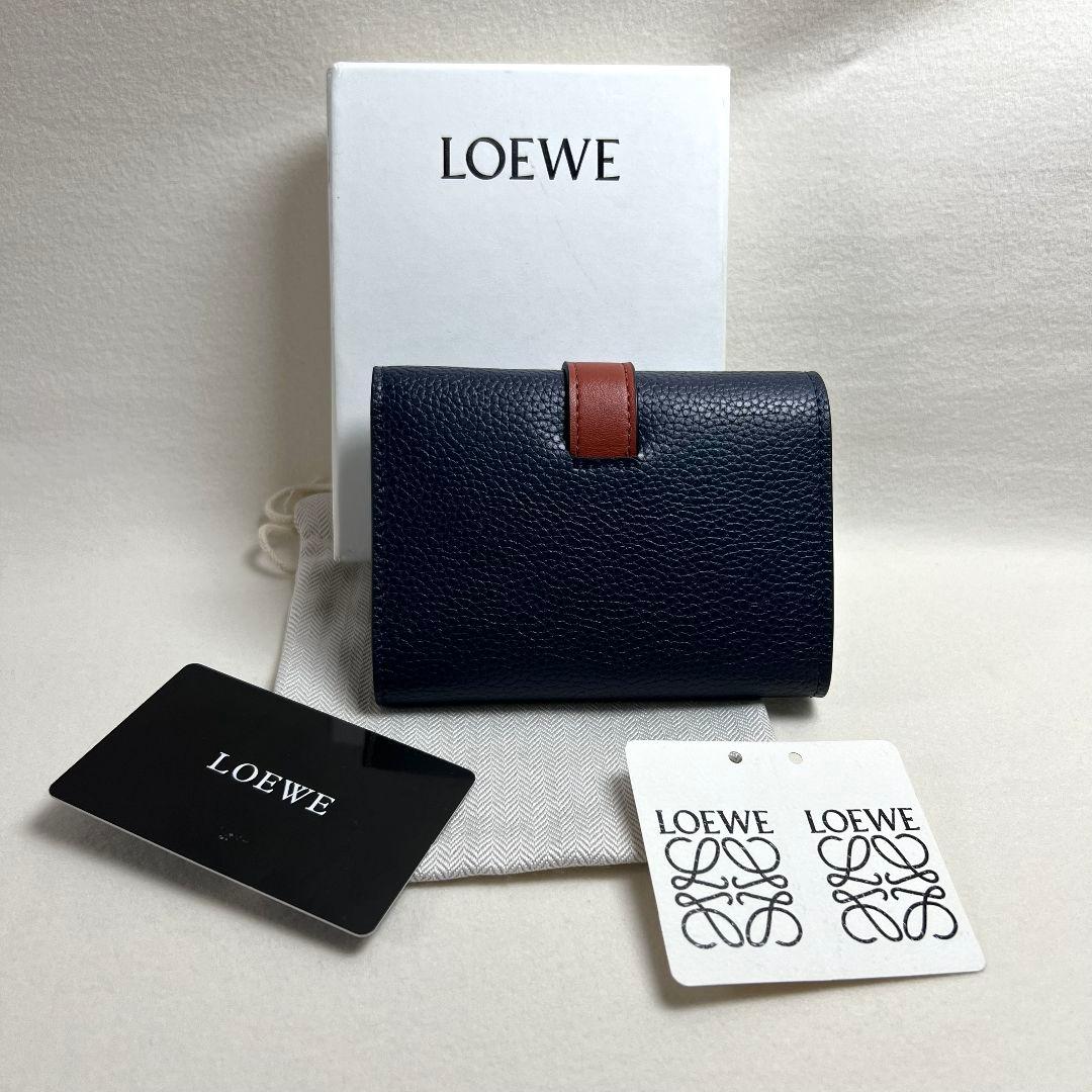 LOEWEロエベ レザー スモール バーティカルウォレット 三つ折り財布