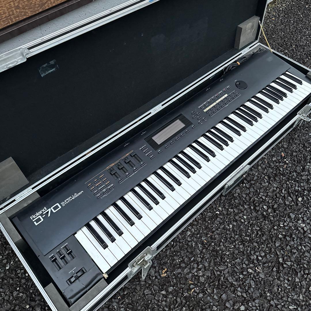 Roland D-70 シンセサイザー ハードケース付属 鍵盤楽器 Roland D-70 シンセサイザー 公式 ハードケース付属 鍵盤楽器
