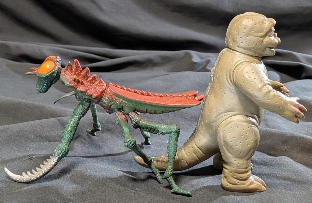 ミニラ＆カマキラス「ゴジラの息子」（バンダイ）ソフビフィギュア２体セット