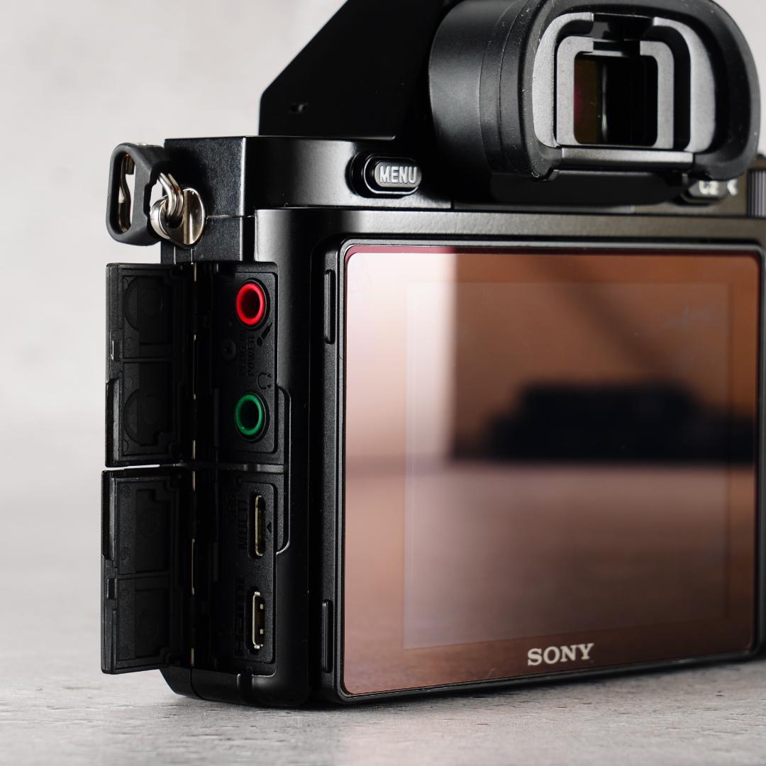 美品1,630回！世界初フルサイズミラーレスSONY α7 ILCE-7K｜美