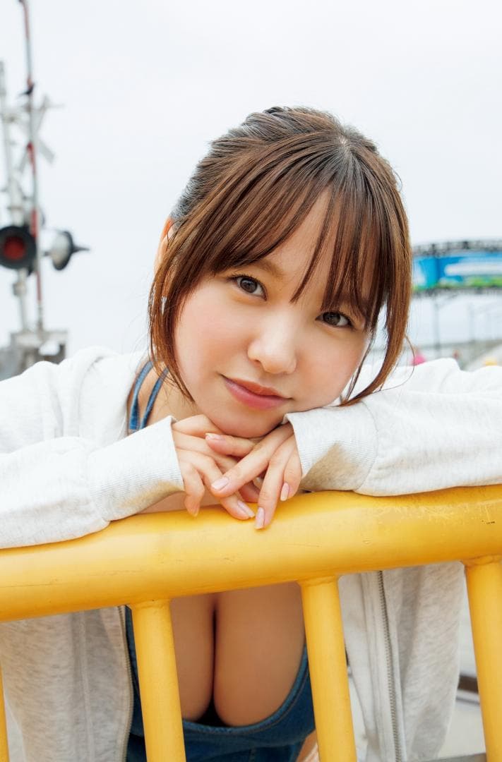 本郷柚巴A4サイズピンナップ１２枚