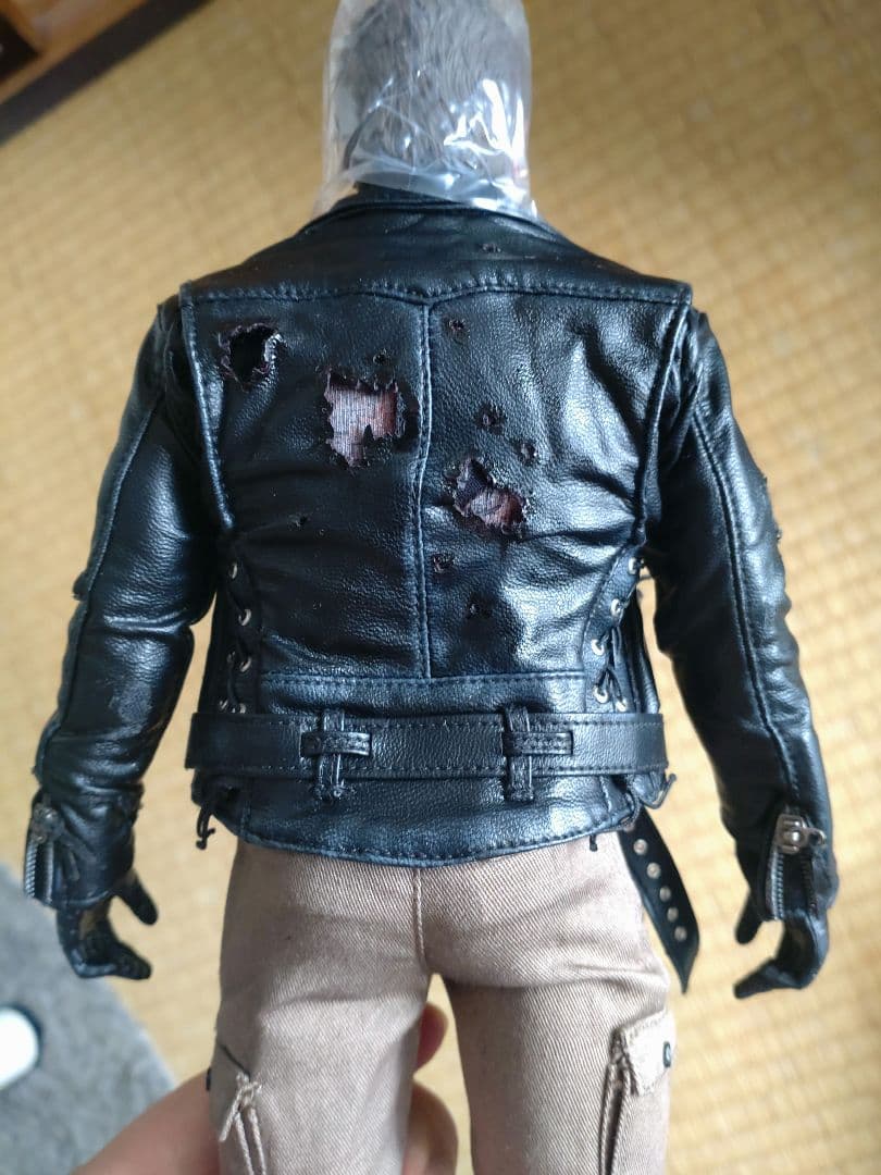 Hottoys T-800 バトルダメージ版 1/6スケールフィギュア