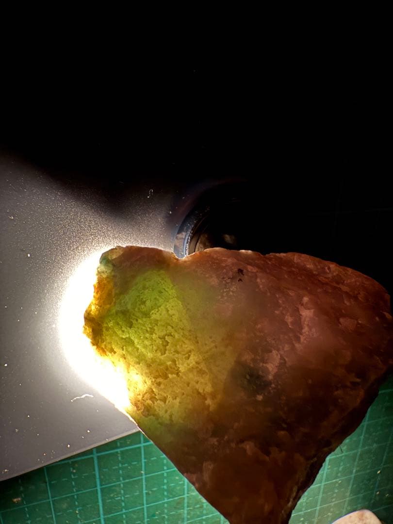 糸魚川翡翠‼️コン沢産地‼️素晴らしい原石2つ‼️計106.3g‼️破格