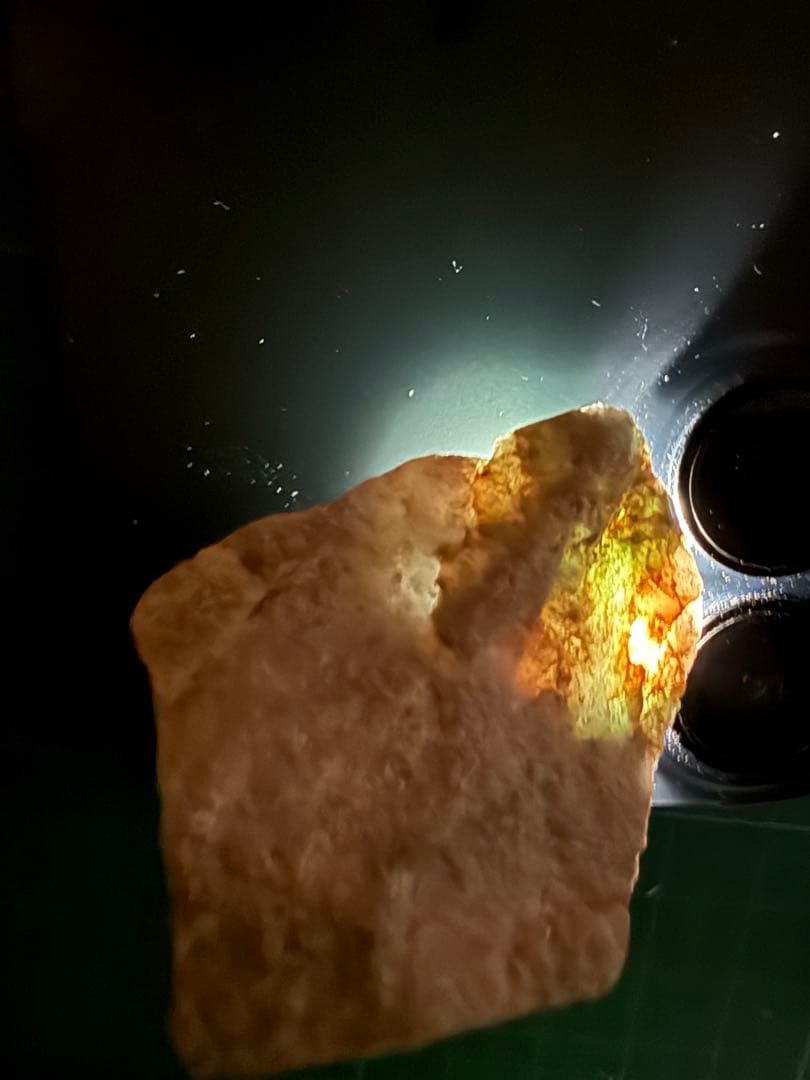 糸魚川翡翠‼️コン沢産地‼️素晴らしい原石2つ‼️計106.3g‼️破格