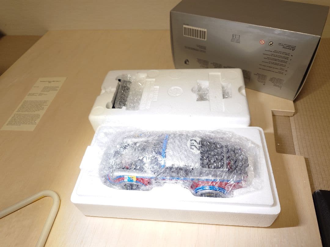 AutoArt ポルシェ 911 Carrera RSR turbo 21