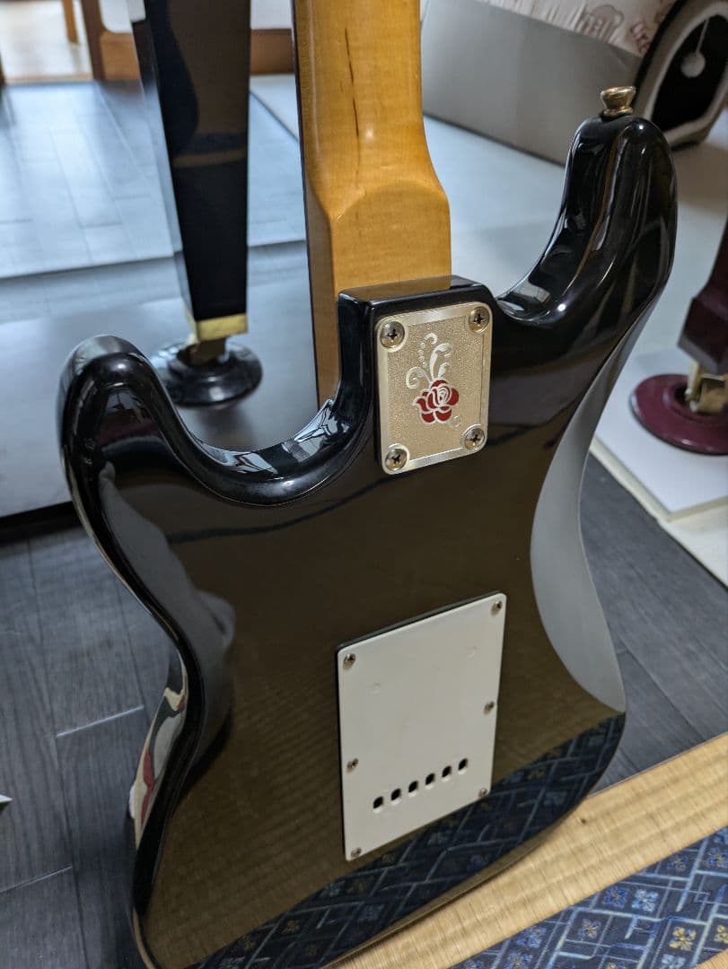 ジプシーローズ　エレキギター　ブラック　 ラメ入りGYPSY ROSE　ストラト