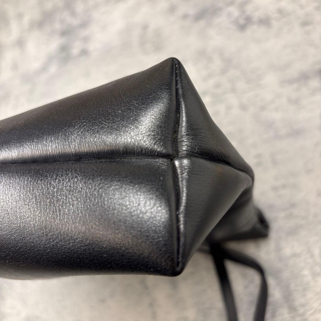 【美品】サルヴァトーレフェラガモ ヴァラリボン ミニショルダーバッグ レザー