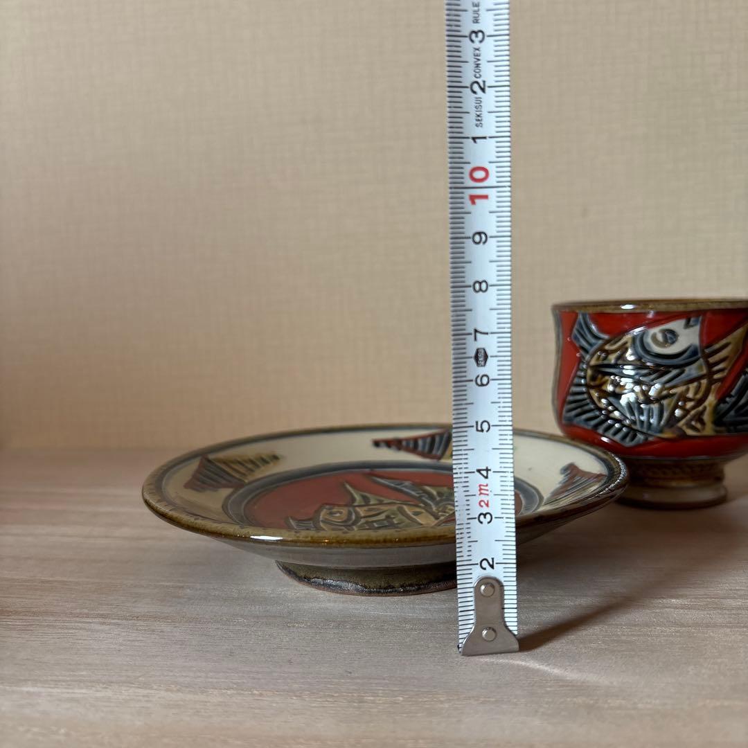 沖縄 やちむん 新垣勲 壺屋焼 カップ&ソーサー 魚紋 赤絵 - メルカリ