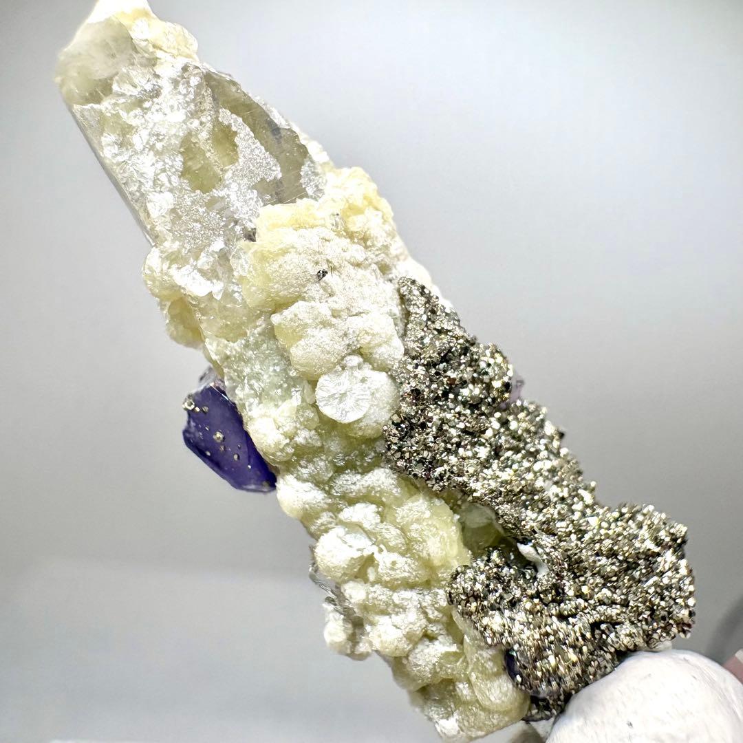 599 中国 内モンゴル産 クォーツ&フローライト&パイライト - メルカリ