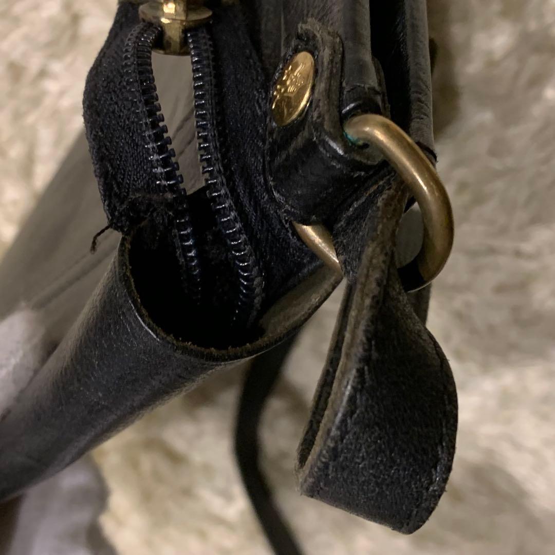 イルビゾンテ ショルダーバッグ フラップ レザー ロゴ型押し ブラック