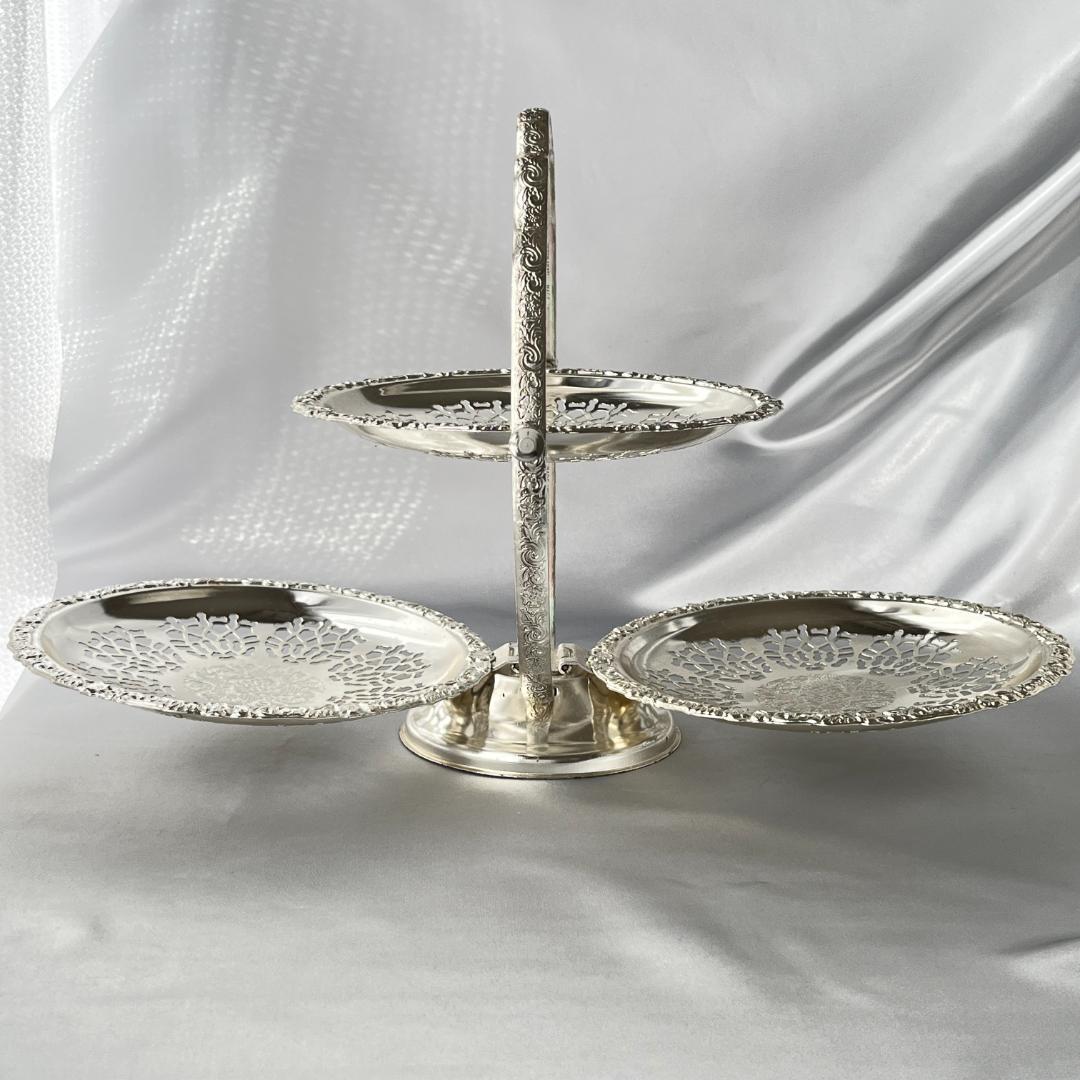 英国 】エンボスと透かしのケーキスタンド Queen Anne