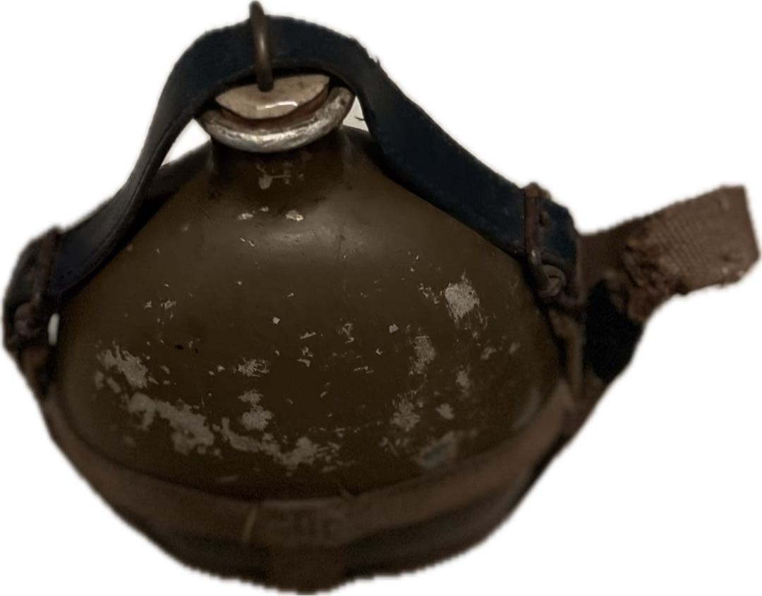 旧日本軍 希少装備品 4点セット 刻印飯盒 革素材水筒 桜星鉄帽