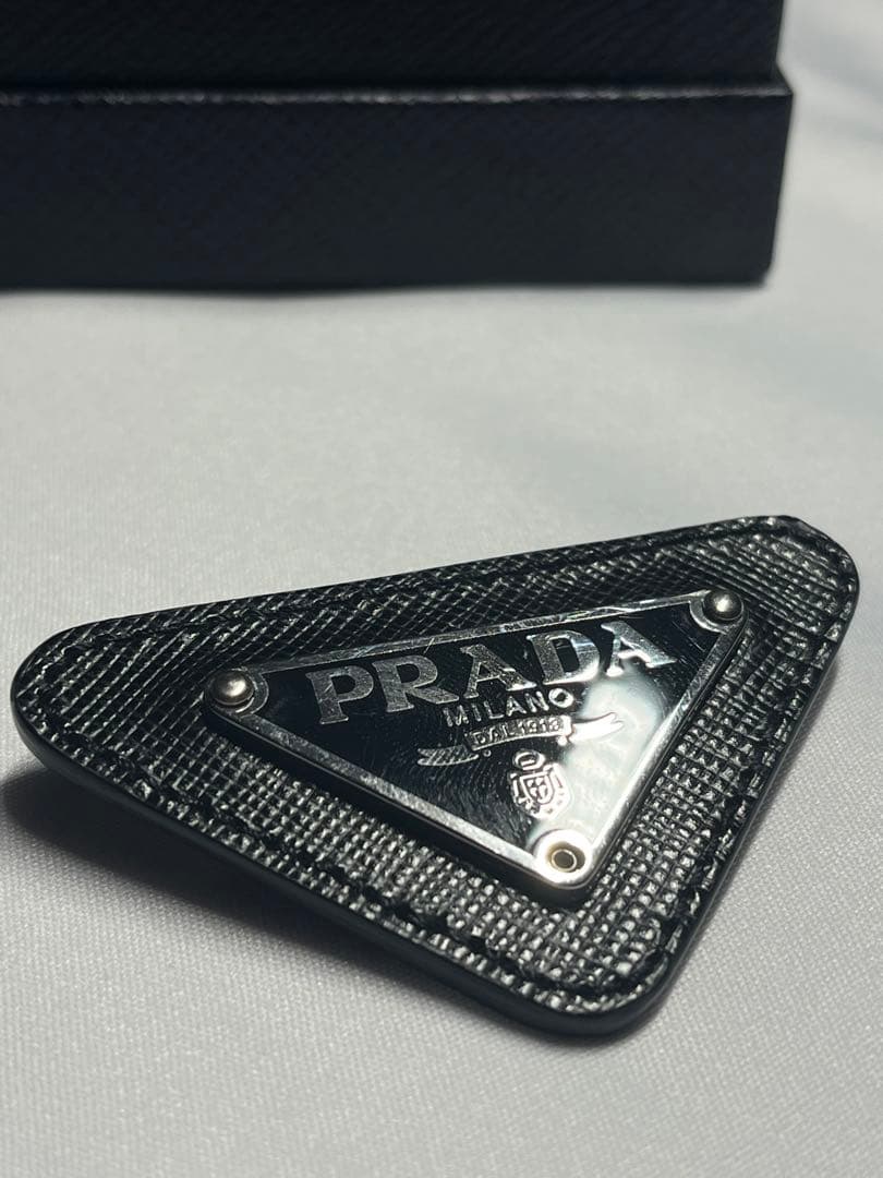本日限定値下げ中 PRADA プラダ サフィアーノ トライアングルロゴ