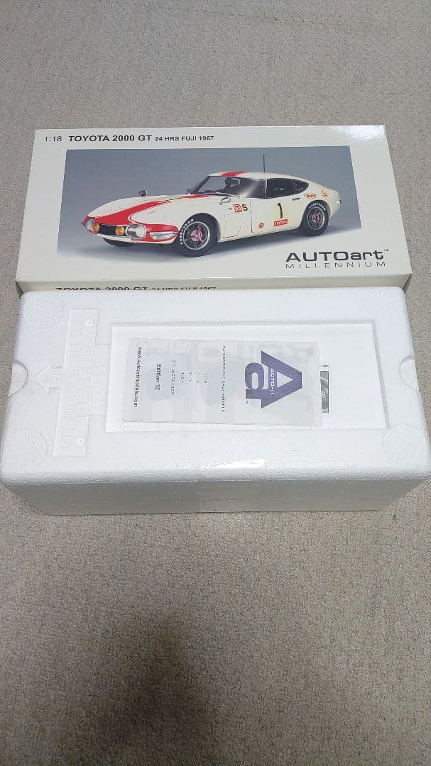 TOYOTA 2000 GT 1/18 AUTOTRART サイン入り