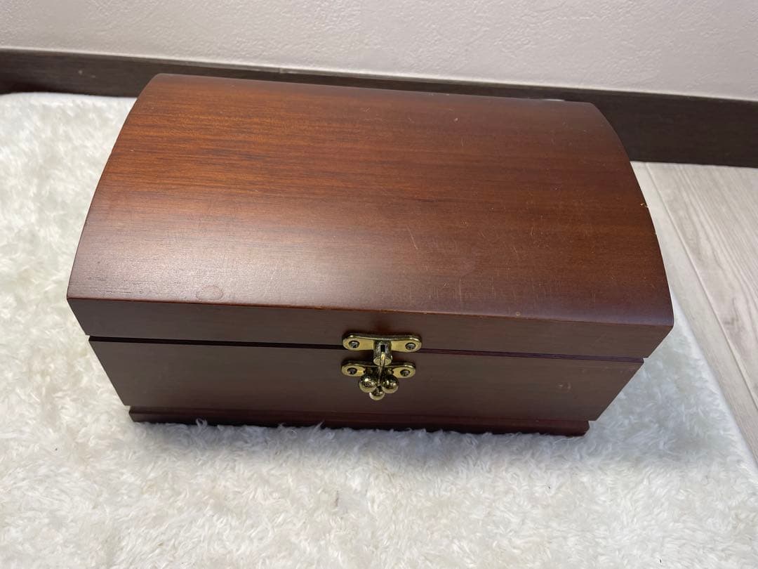 木製ジュエリーボックスと多彩なアクセサリーセット