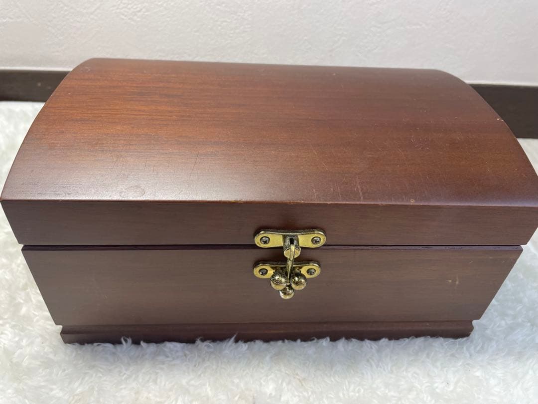 木製ジュエリーボックスと多彩なアクセサリーセット