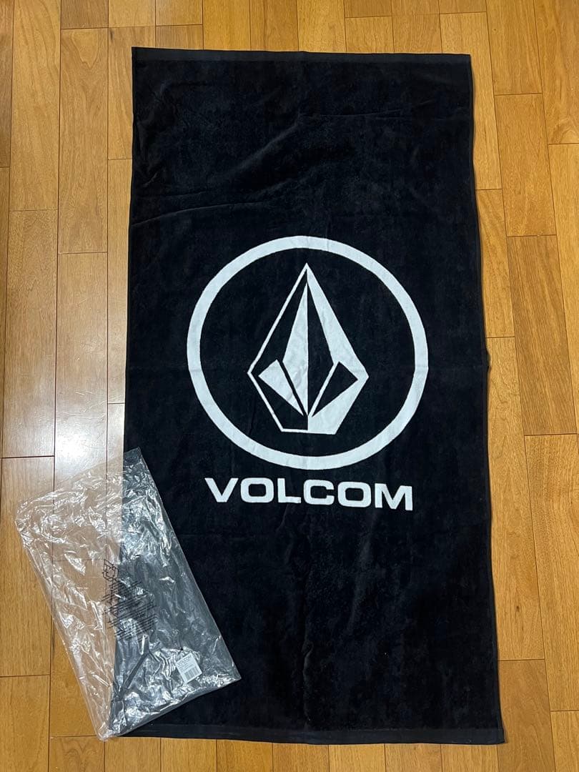 VOLCOM バスタオル 黒 135cm - メルカリ