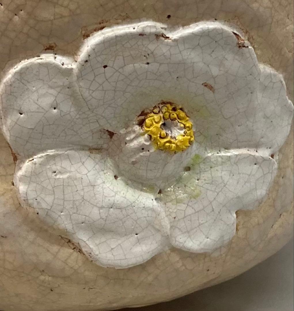 B348s 「水月焼 椿図抹茶茶碗」竹本輝夫作 天神蟹山水彫 伊予松山