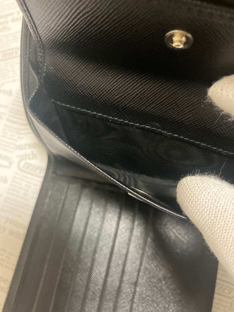 プラダ　折り財布　ブラック　テスート