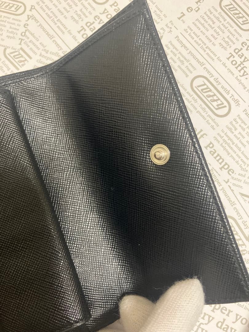 プラダ　折り財布　ブラック　テスート