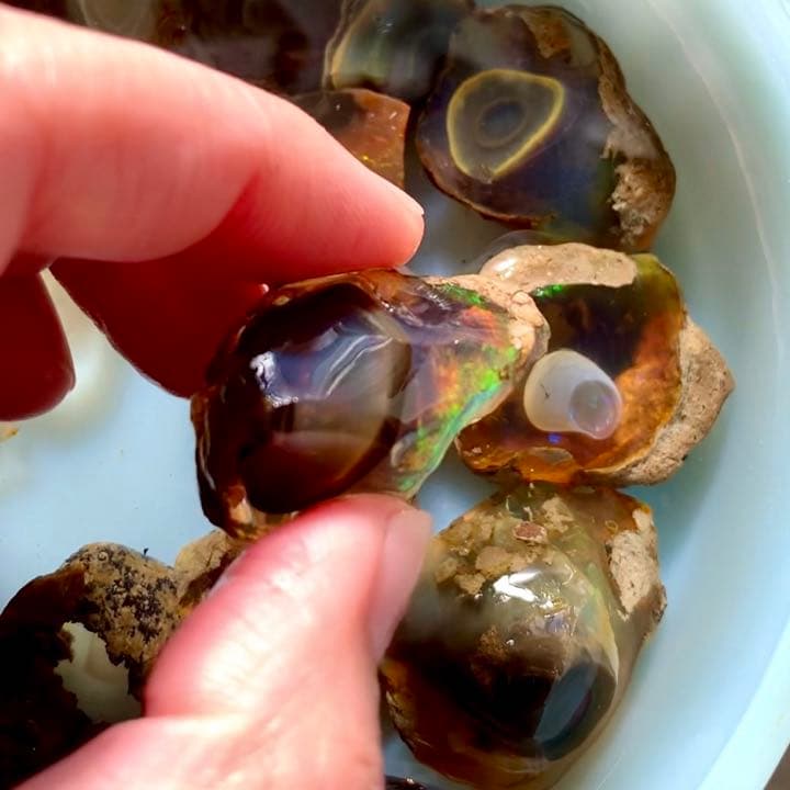 珍品 センチュリーエッグ インオパール58ct/美遊色