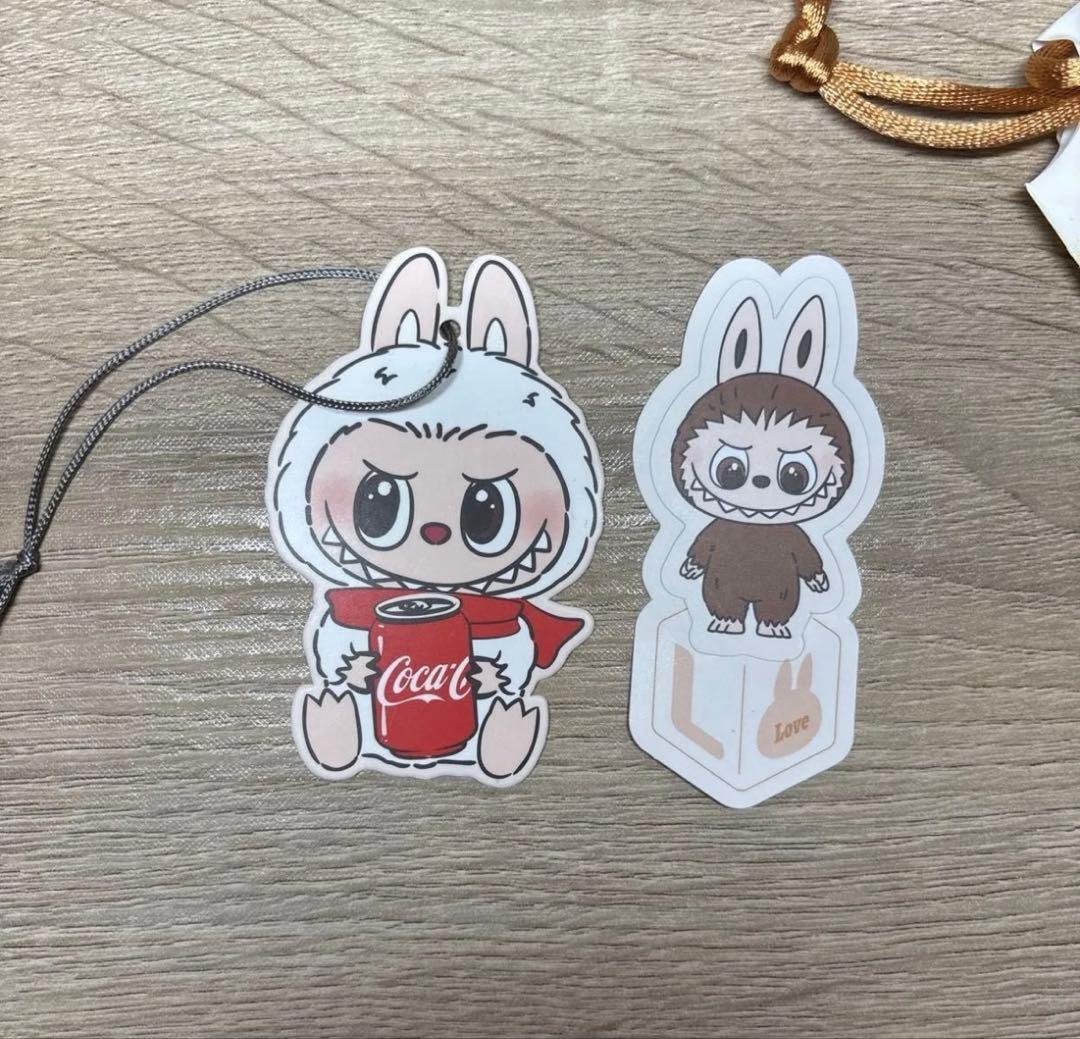 【新品正規品】 コカ・コーラ ラブブ 缶 &ラブブ イニシャル 2個セット