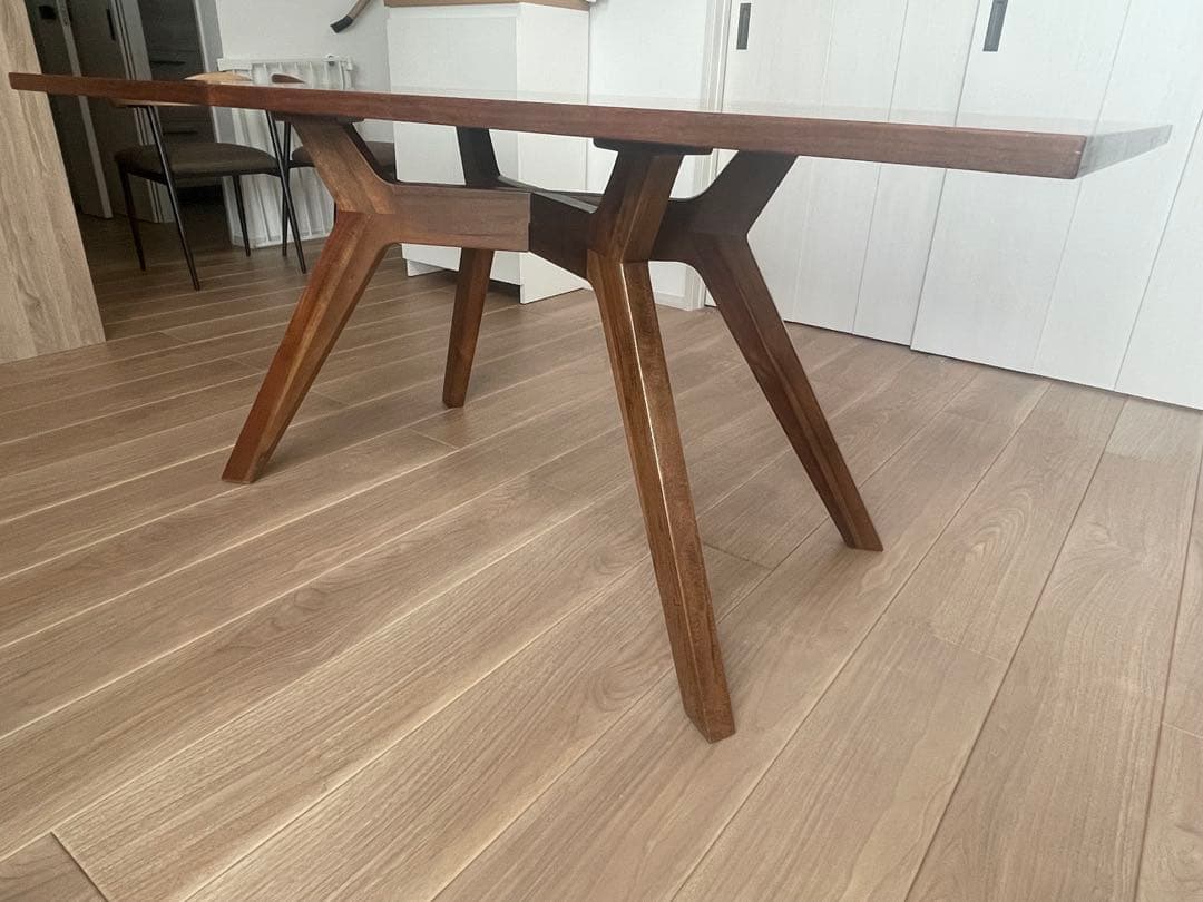 ブラウン 木製 モダンダイニングテーブル