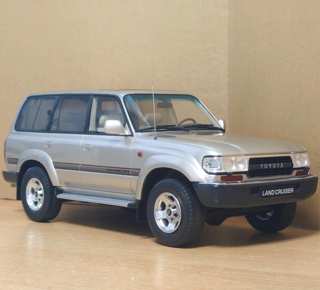 1/18 トヨタ ランドクルーザー HDJ80 1992 (ベージュ) 限定生産