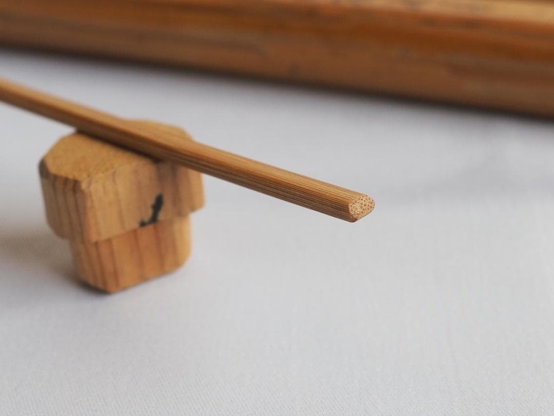 大徳寺派孤篷庵住職 小堀宗泰自作『竹茶杓』歌銘：岩も