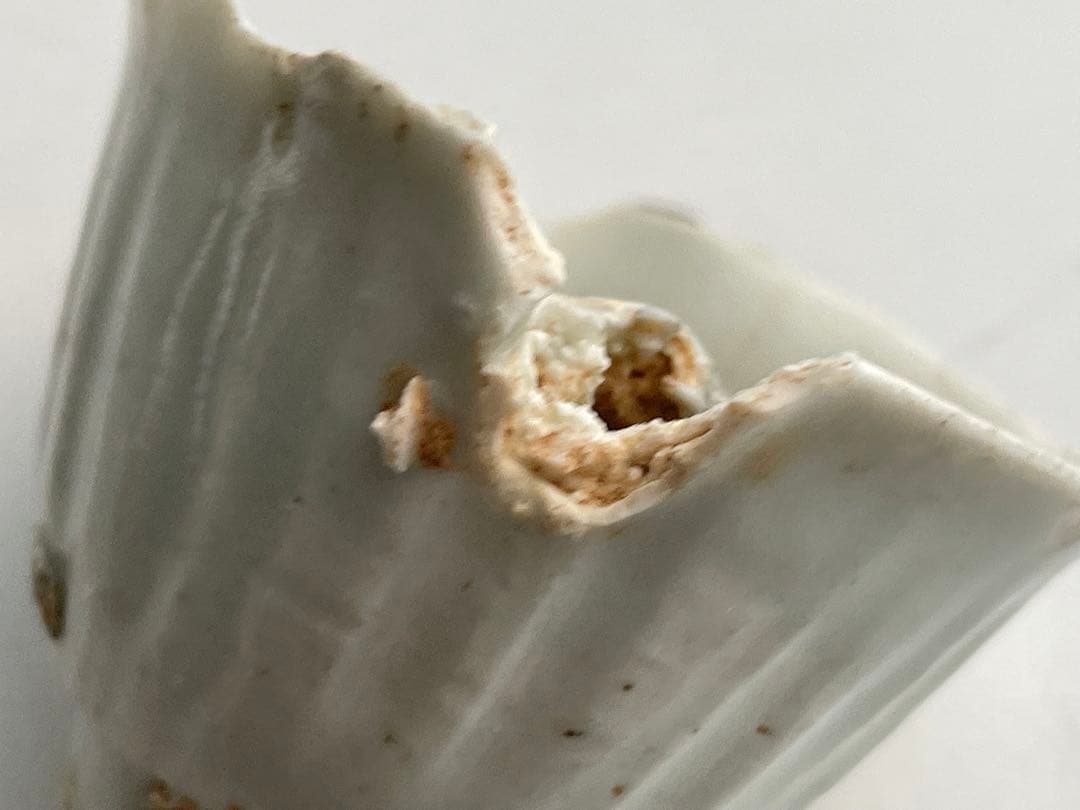 骨董　アンティーク　初期伊万里陶片　白磁鎬盃　酒器　酒杯　猪口　出土　発掘