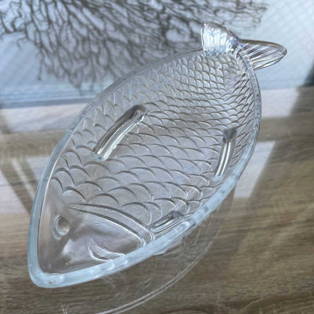 骨董 時代ガラス 希少 魚型 鯉 下駄脚付 プレスガラス 長皿 刺身皿 1
