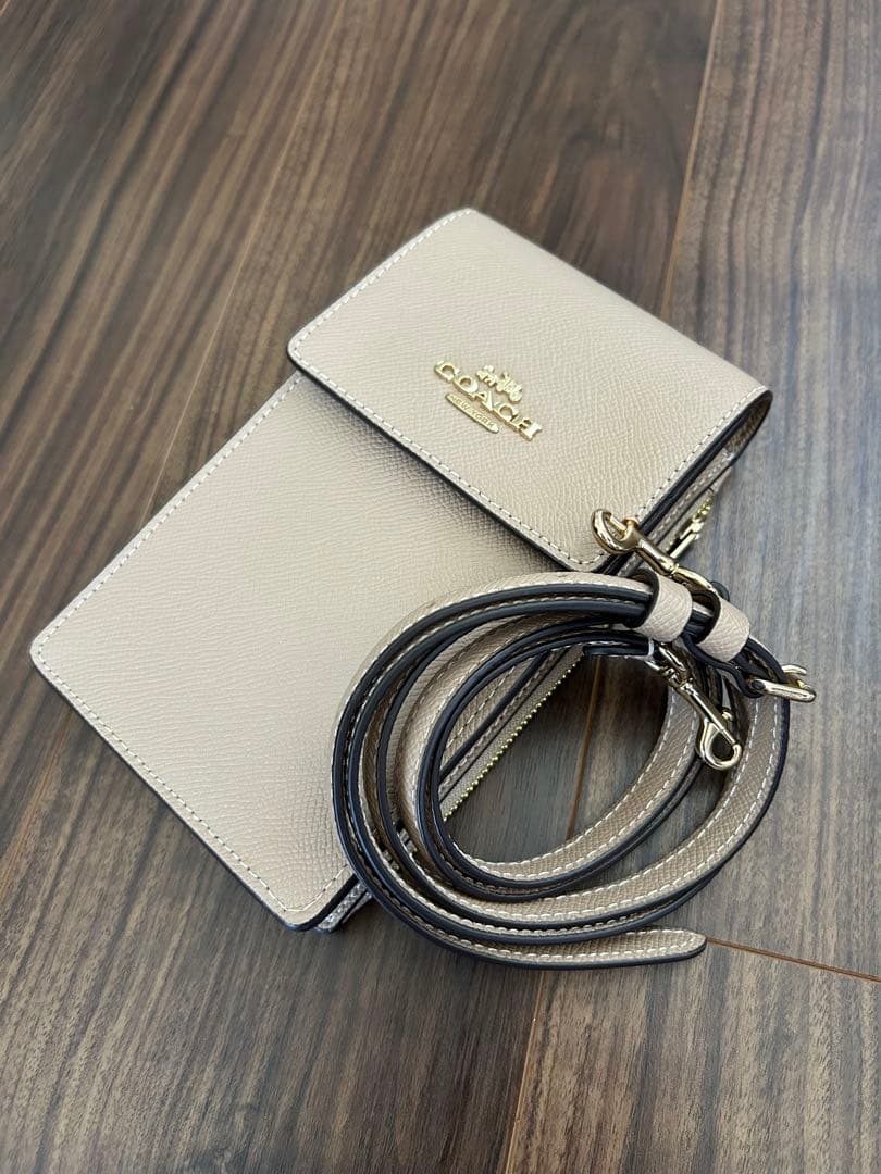 COACH スマホショルダーバッグ ベージュ超美品！！