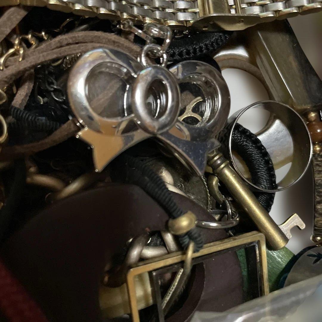 ひろ　　遺品整理　大量アクセサリーまとめ ミッシェルクランネックレスあり