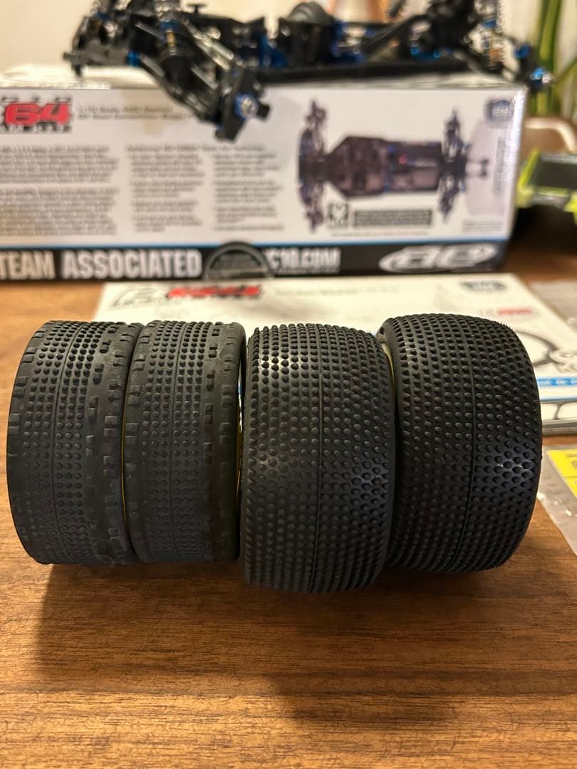 Associated B64 4WD バギー　アソシエイテッド　ラジコン