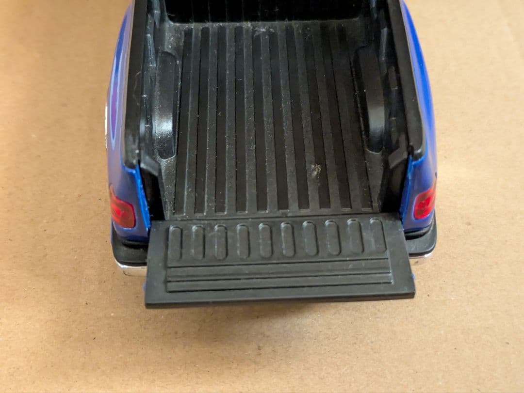 フォード F-150　フレアサイド・スーパーキャブ・ピックアップ　1/24