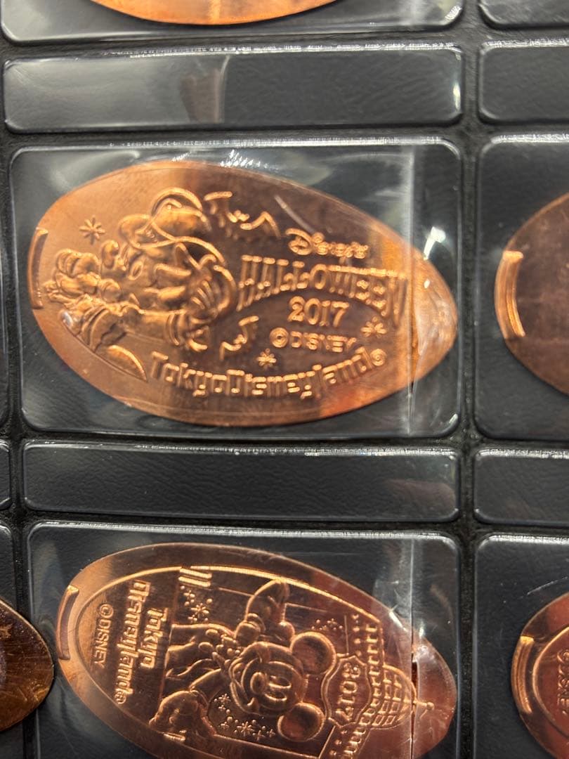 2017東京ディズニー】ミッキーマウス メダリオン 収集コレクション ブック