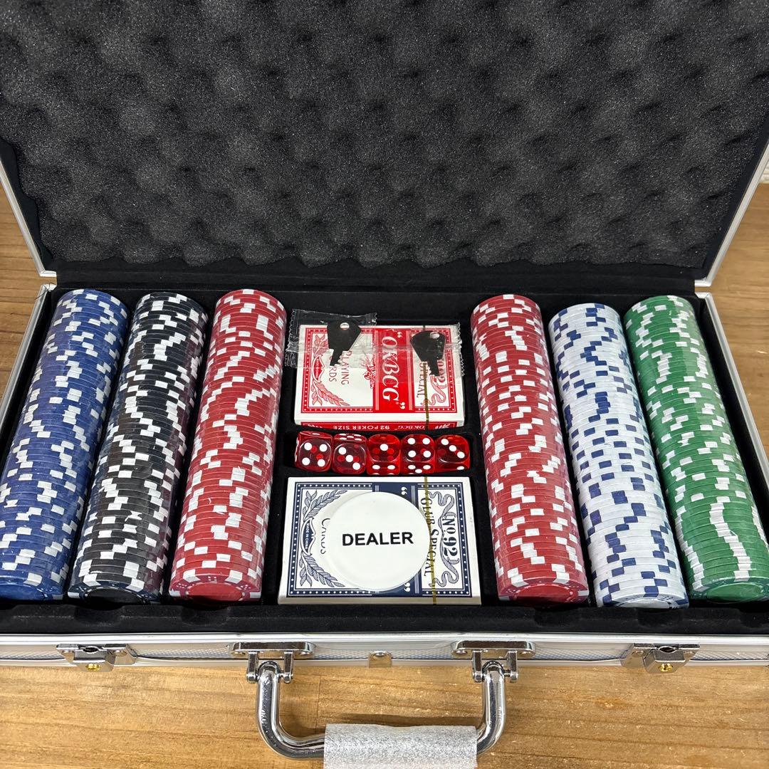 ポーカー チップセット アルミケース付き 300pc - メルカリ
