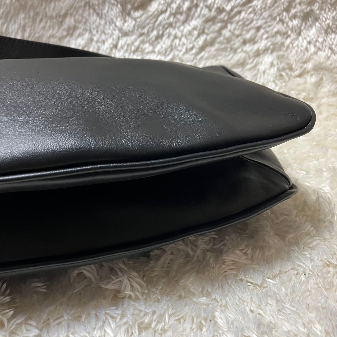 【なつ様】イアパピヨネ　ショルダーバッグ　新品未使用　クロスボディ