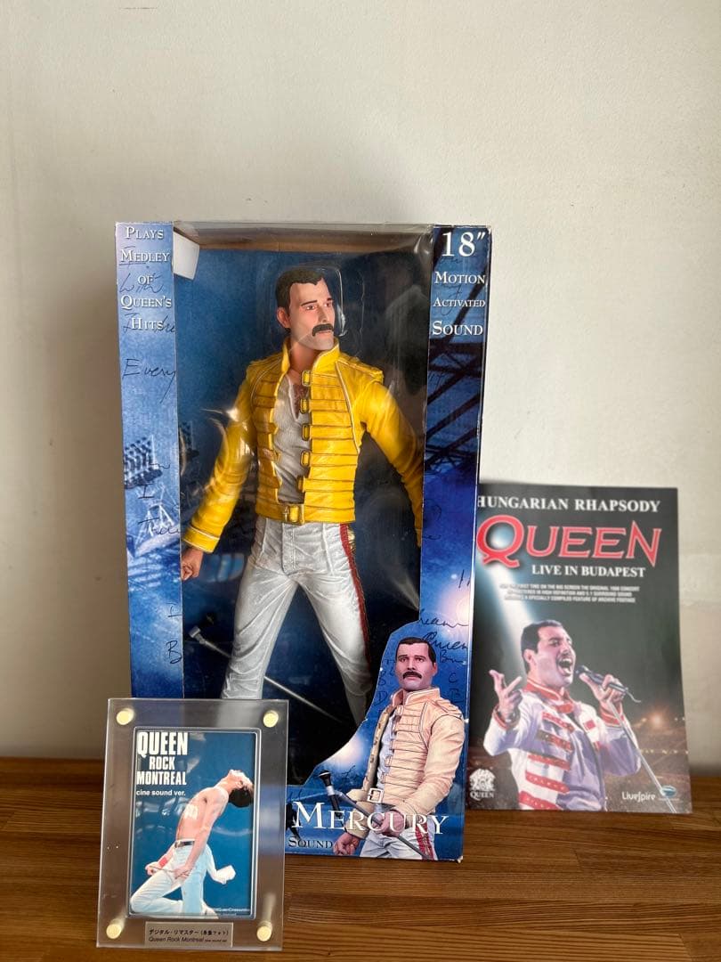 フレディー・マーキュリー１８インチサウンドギミック内蔵アクションフィギュア 配送 フレディー・マーキュリー18インチサウンドギミック内蔵