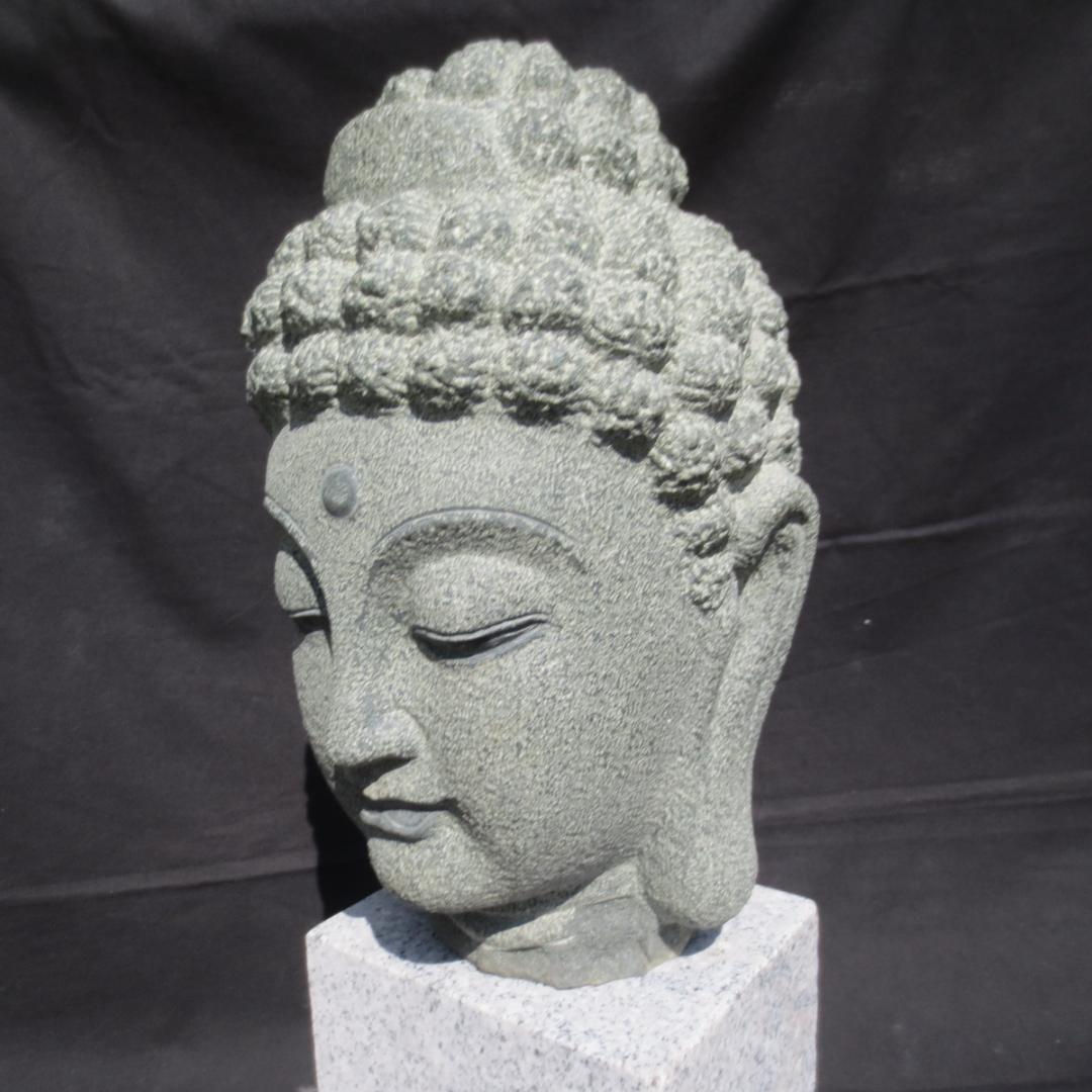 仏頭 仏像 石 みかげ石 置物 仏教 御影石 高さ約30cm、台座付き 【B】
