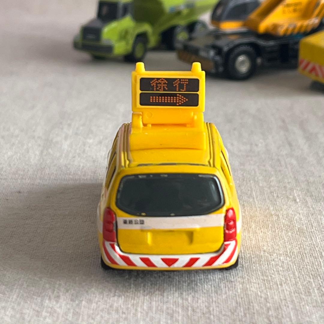 トミカ　働く車　6台セット　工事現場　道路整備　建設車両