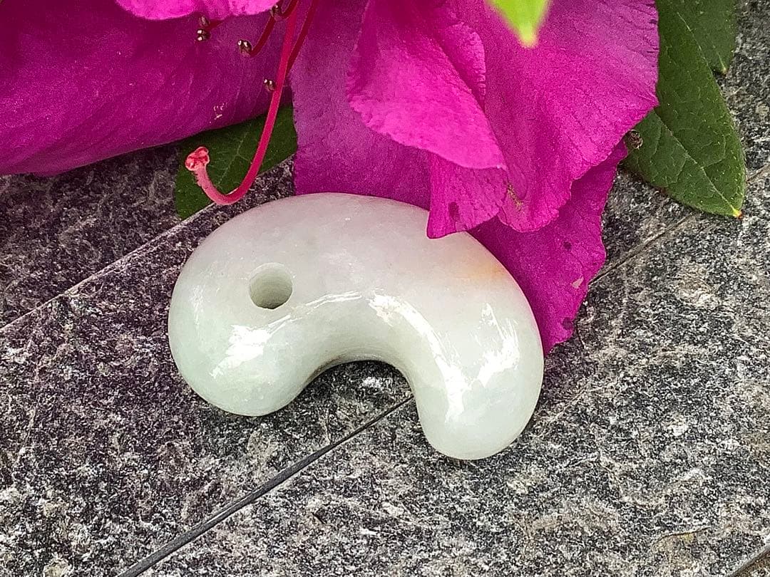 希少黄色味入り＊氷‼️ お守り*守護石に 一生物の本物糸魚川翡翠勾玉