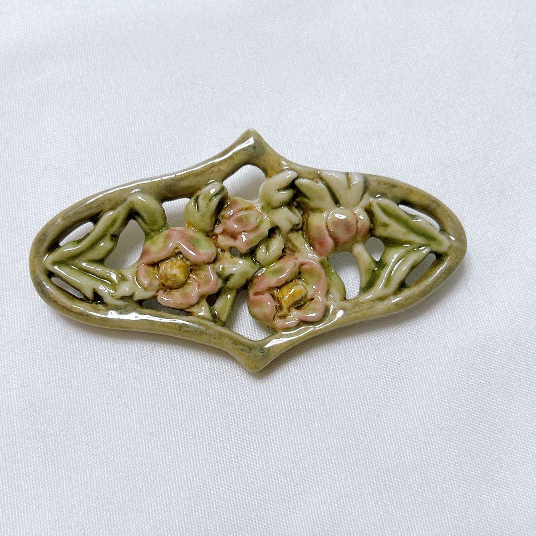 小菅幸子さん ブローチ - メルカリ