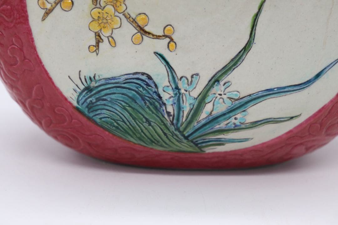 中国 大清乾隆年製銘 粉彩花卉胡蝶紋扁瓶 送料込み