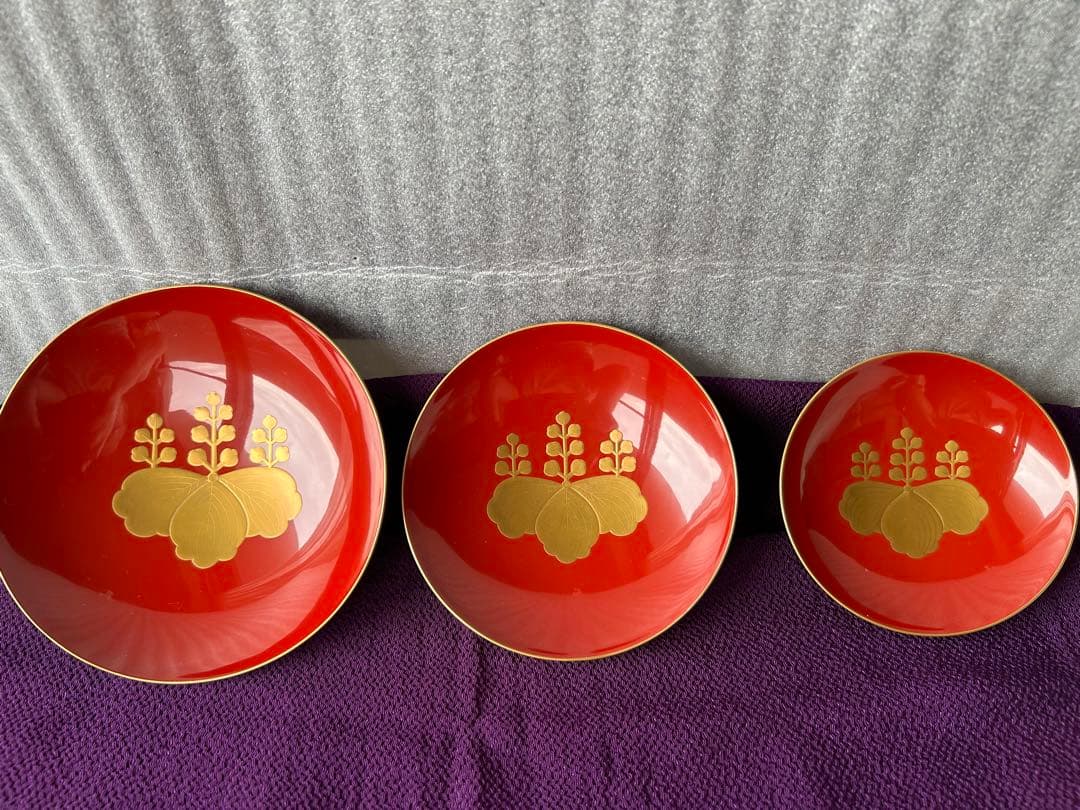 五.七桐紋蒔絵杯　朱盃漆器金蒔絵　宮内省御用品金銀木盃賞牌