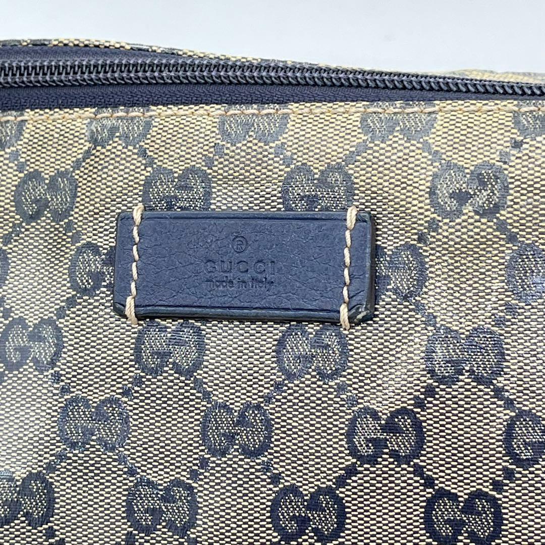 GUCCI ショルダーバッグ メッセンジャー 斜めがけ GGクリスタル 男女可能