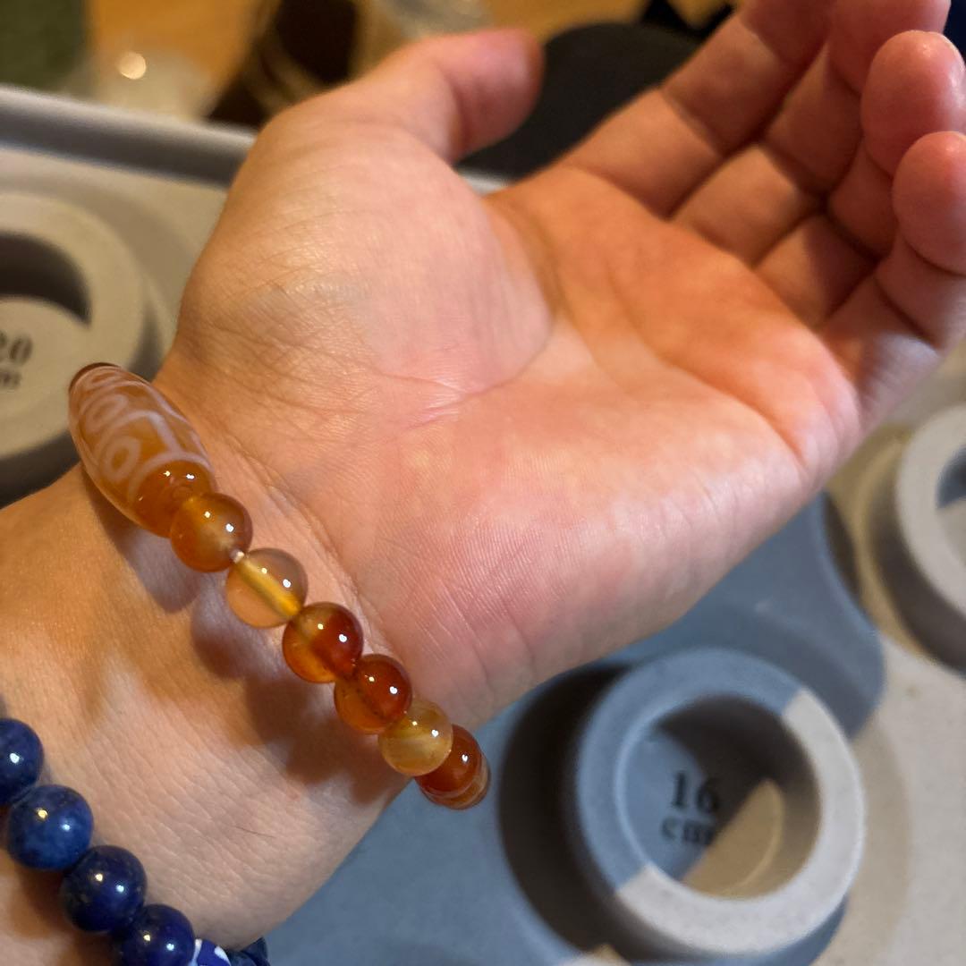 これは！すっごいパワー！希少！老玉髄オレンジ九眼天珠！カーネリアン！すんごいくる