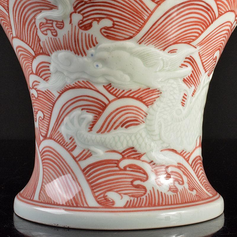 台湾　蔡曉芳　暁芳窯　赤絵龍波文　梅瓶　D　6086E