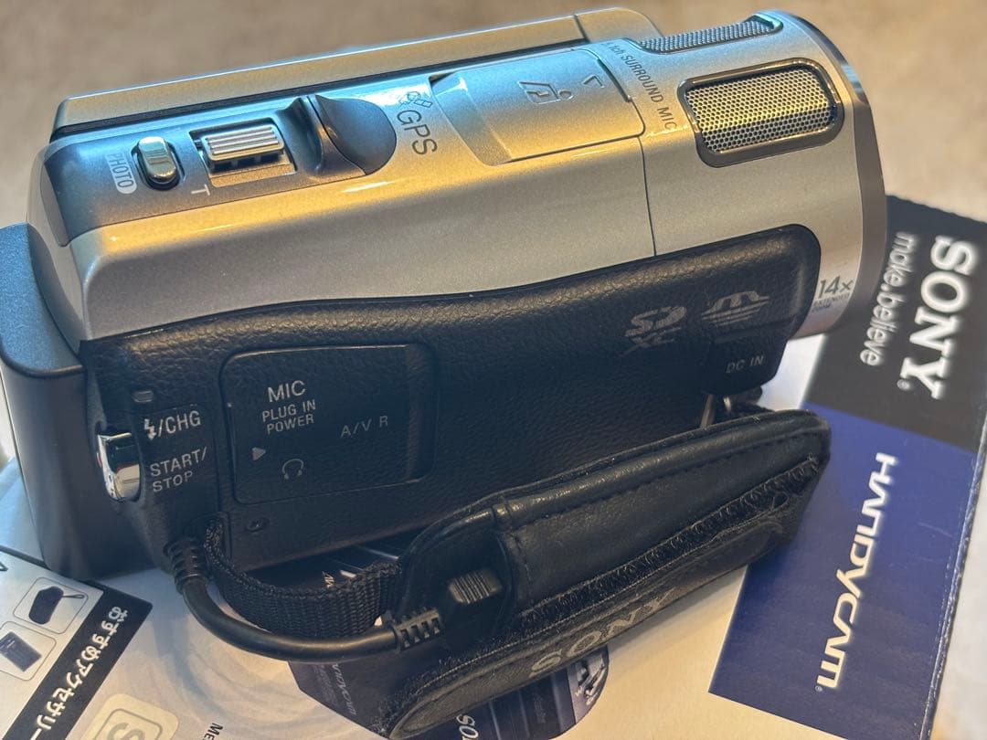 【美品】SONY HDR-CX560V ハンディカム ビデオカメラ シルバー